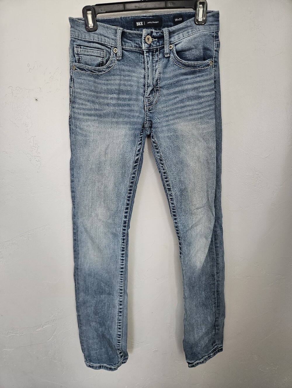 BKE Men's Jake 28x32 Straight Leg Jeans in Light Blue Wash Buckle Whiskering